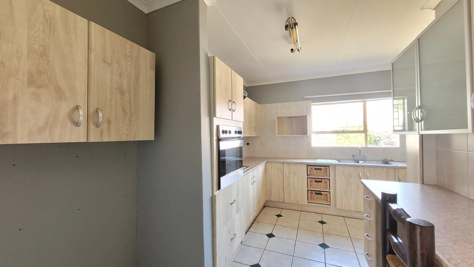 3 Bedroom home in quiet neighbourhood.