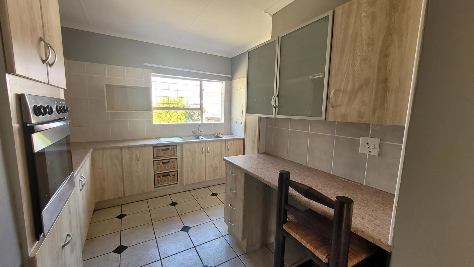 3 Bedroom home in quiet neighbourhood.