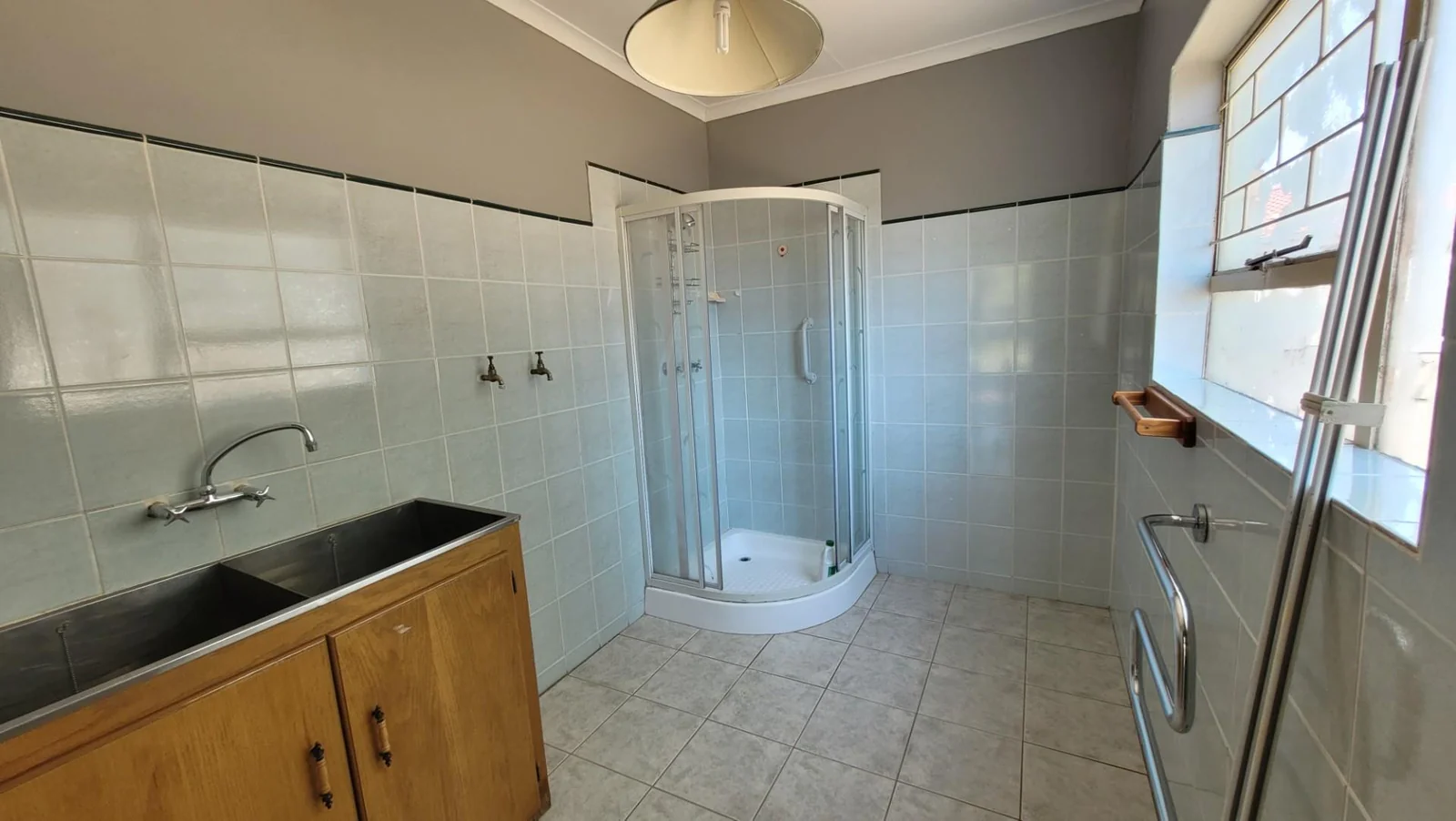 3 Bedroom home in quiet neighbourhood.