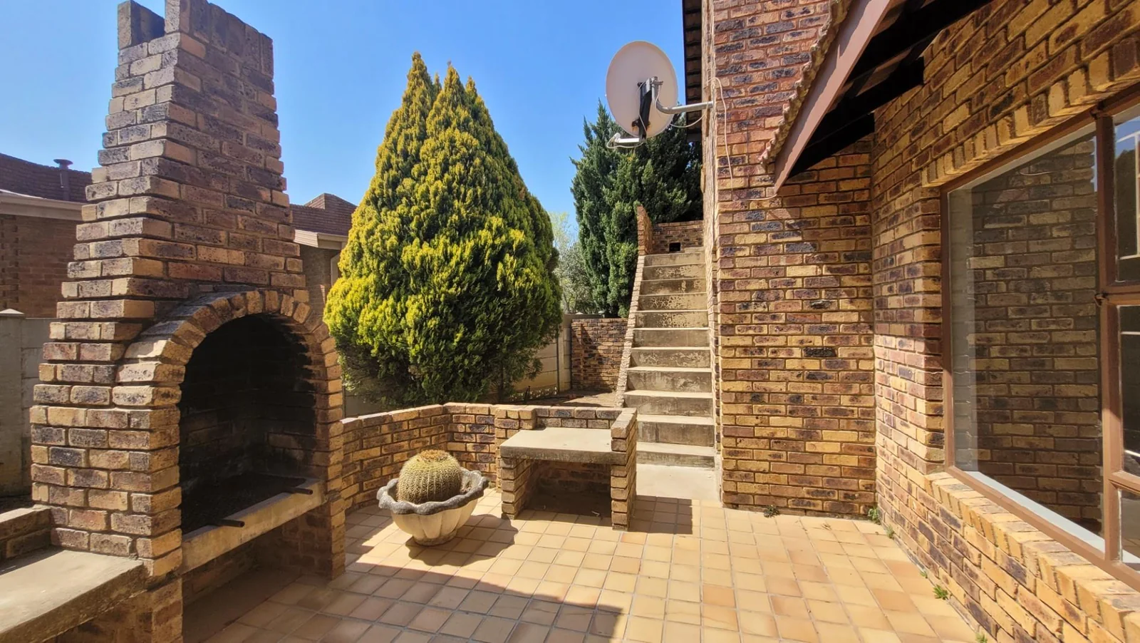 3 Bedroom home in quiet neighbourhood.