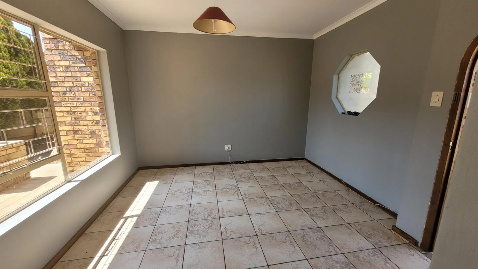 3 Bedroom home in quiet neighbourhood.