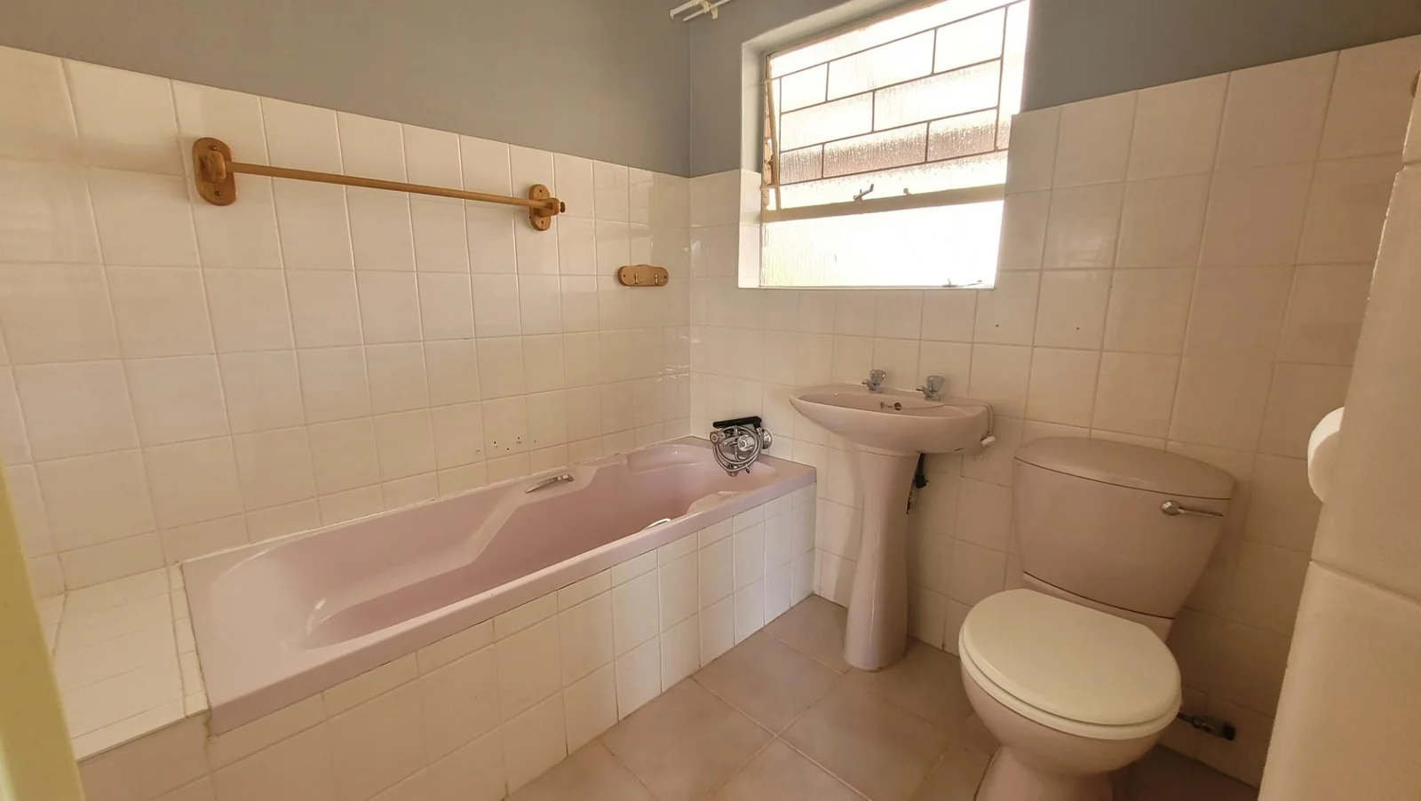 3 Bedroom home in quiet neighbourhood.