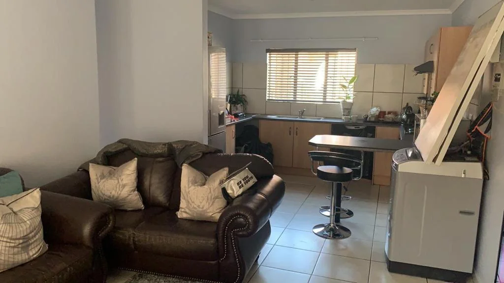 Upmarket townhouse in SW for sale! Reduced & mandated to ensure no time will be waisted.