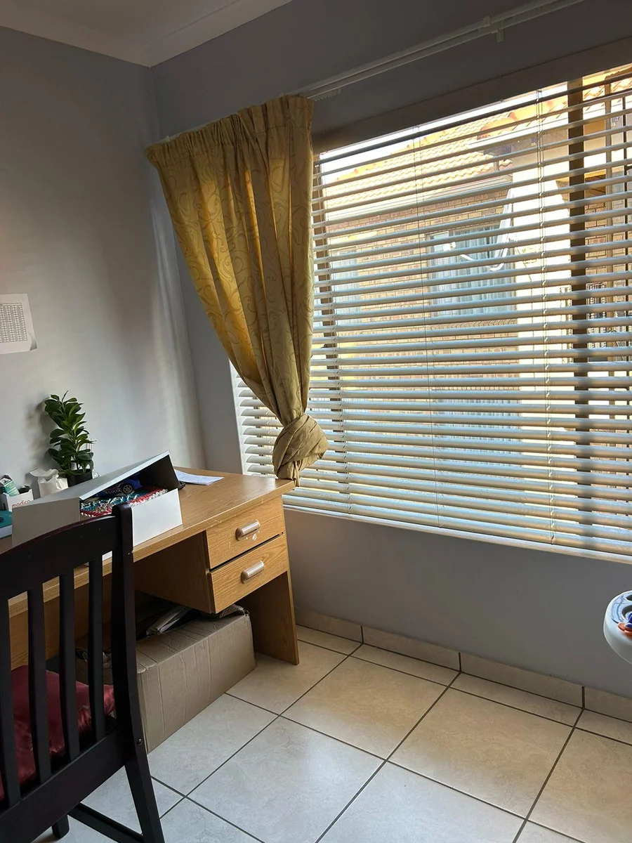 Upmarket townhouse in SW for sale! Reduced & mandated to ensure no time will be waisted.