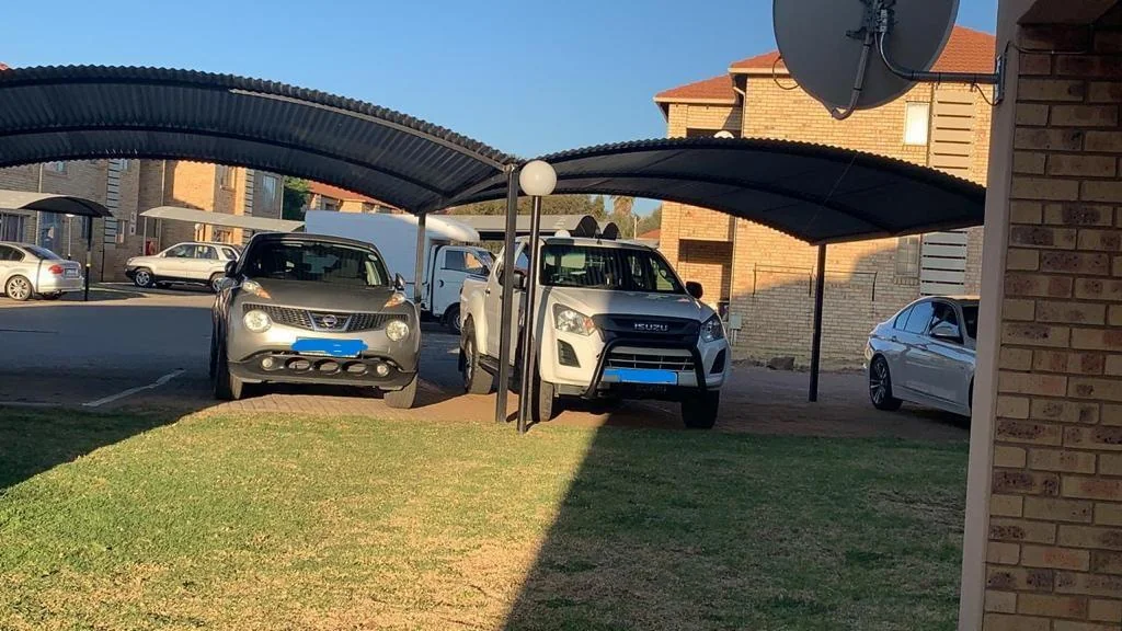 Upmarket townhouse in SW for sale! Reduced & mandated to ensure no time will be waisted.