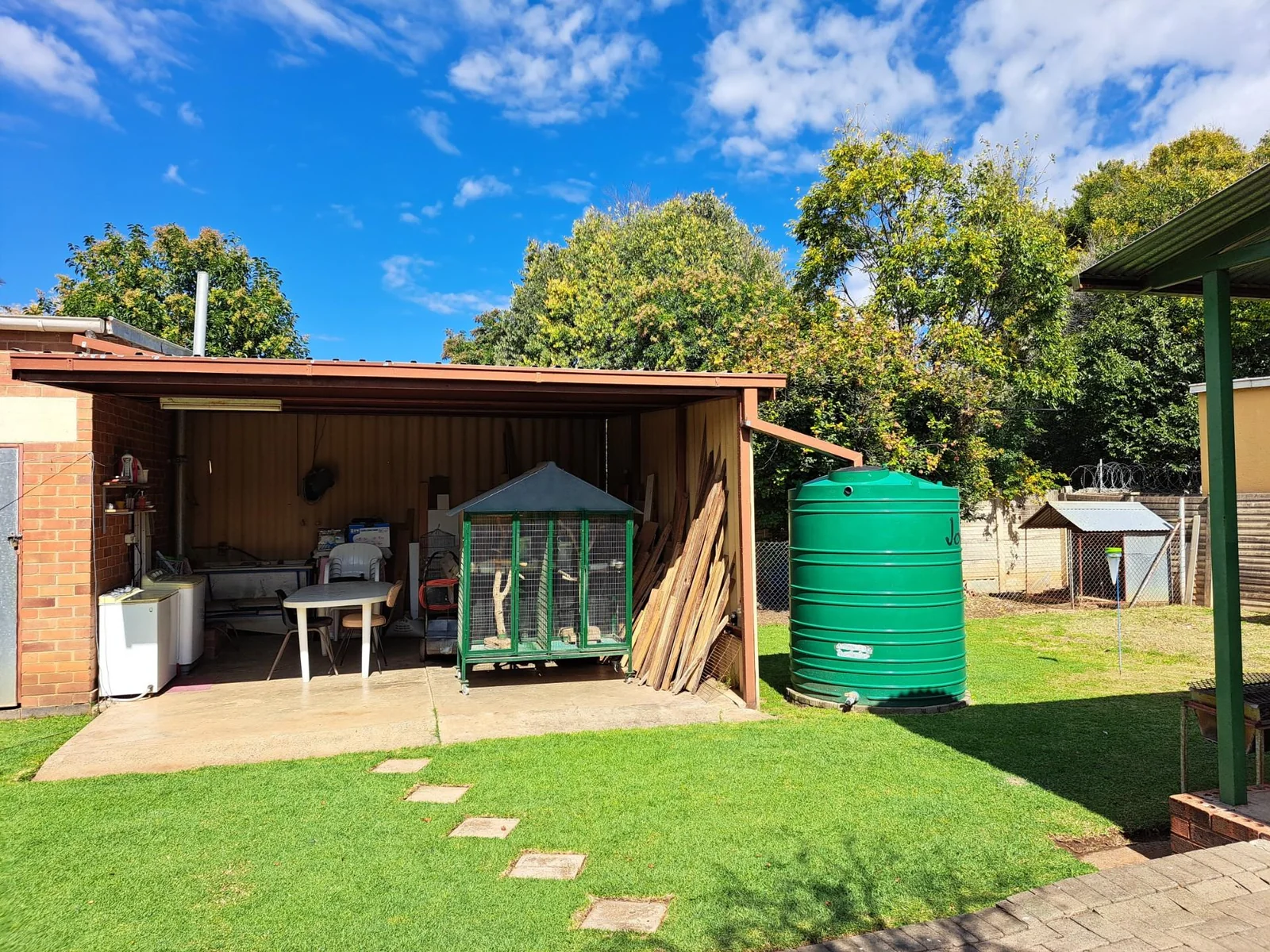 Neat & Tidy 3 bedroom house for sale in Bayswater