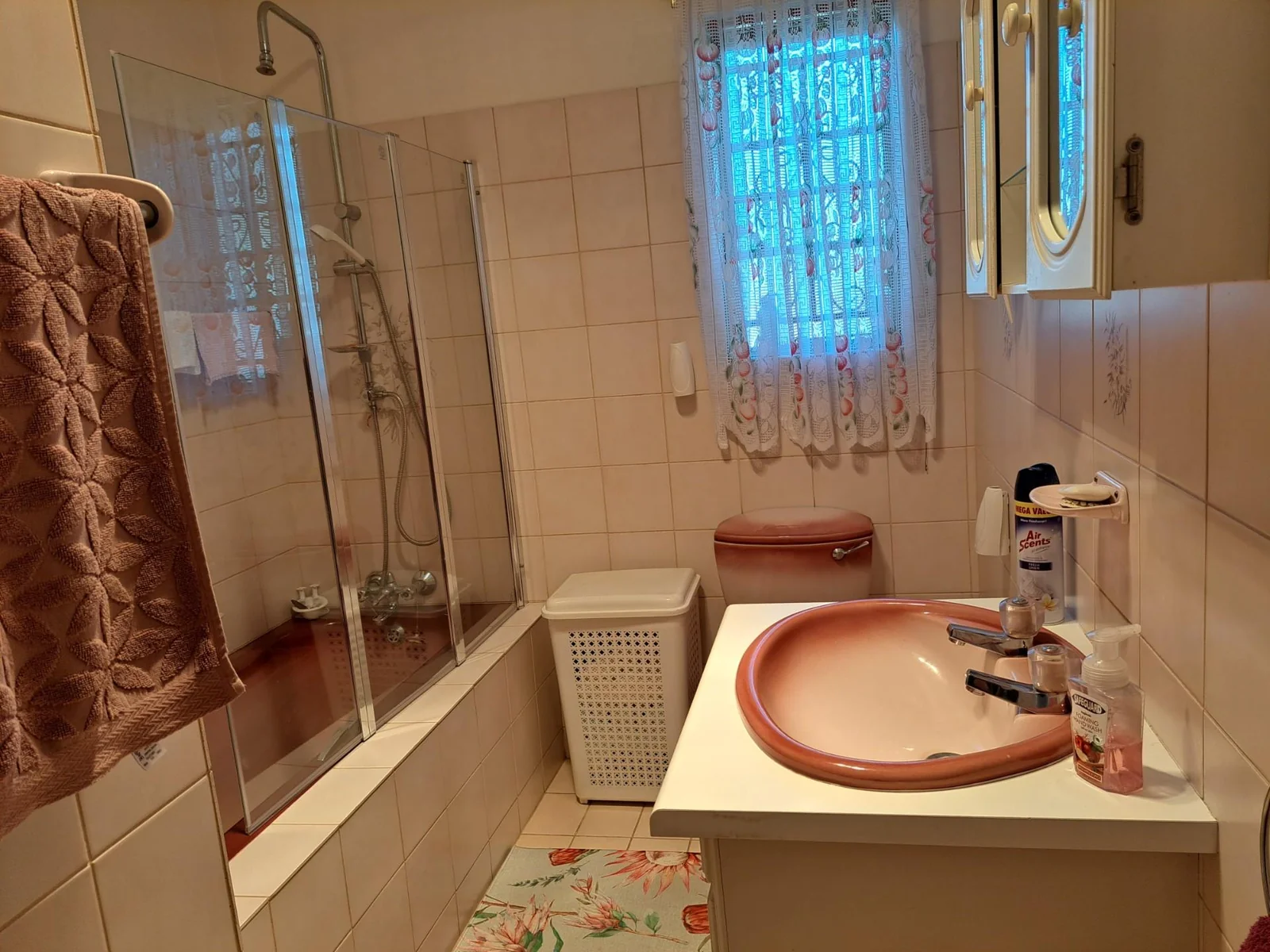 Neat & Tidy 3 bedroom house for sale in Bayswater