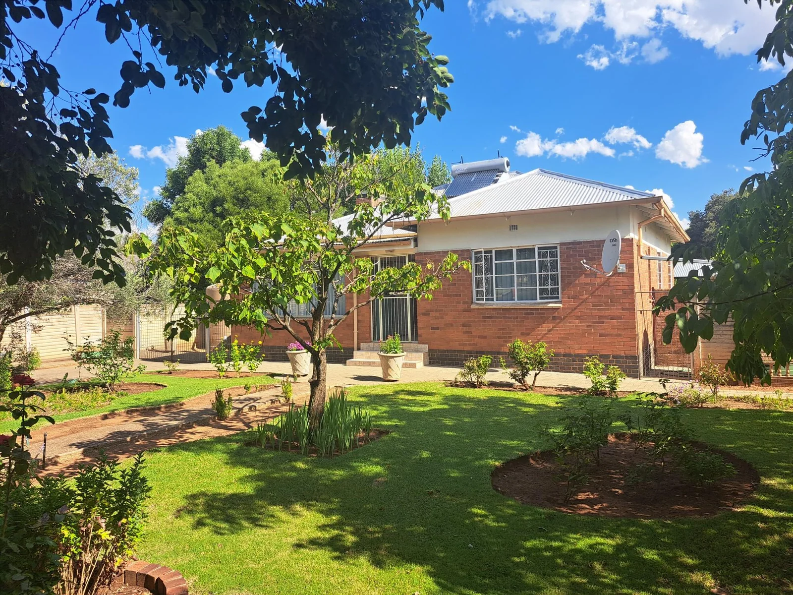 Neat & Tidy 3 bedroom house for sale in Bayswater