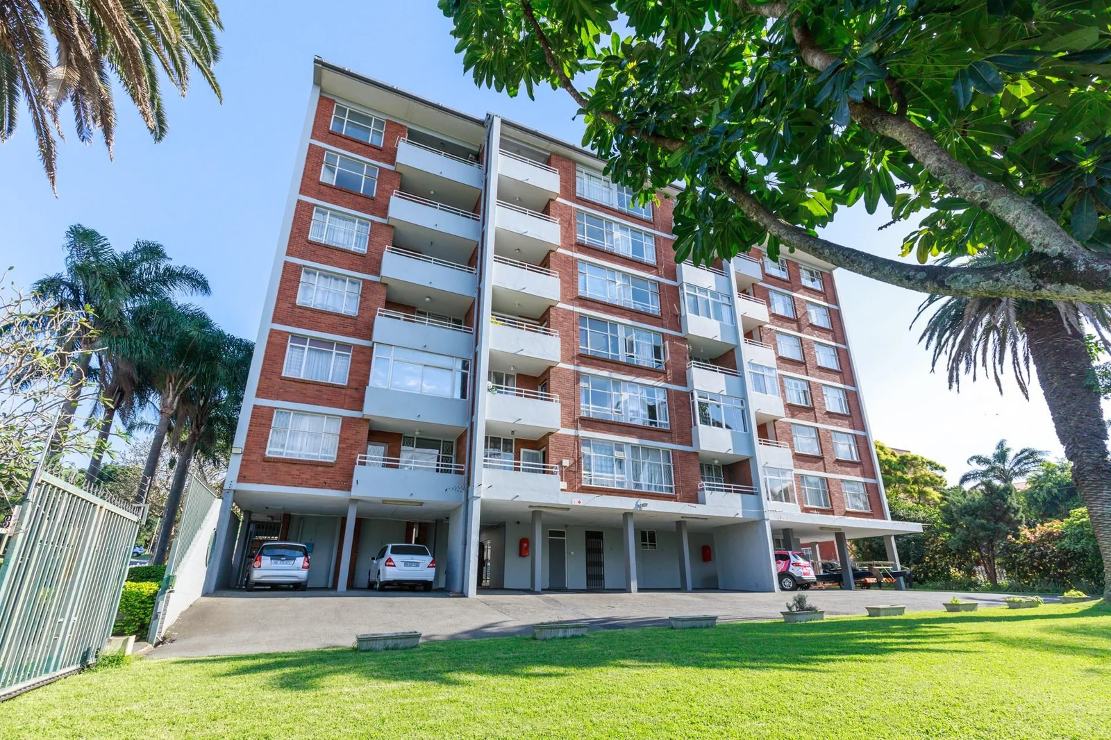 1 bedroom flat with open balcony in Glenwood