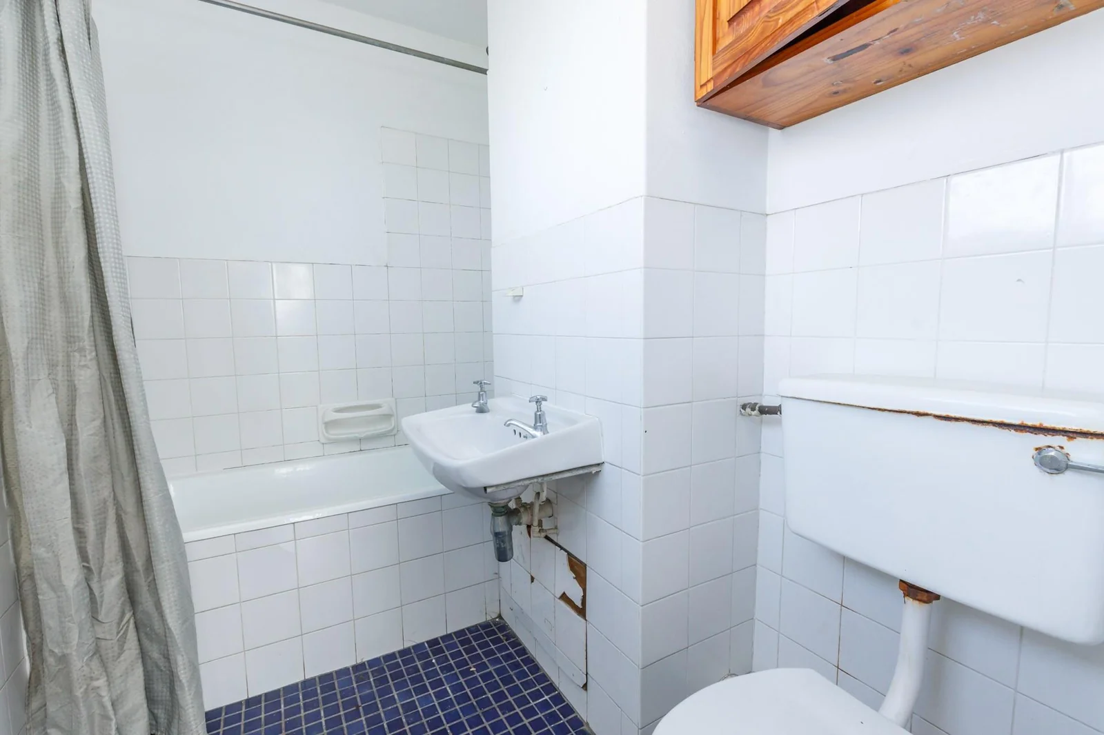 1 bedroom flat with open balcony in Glenwood