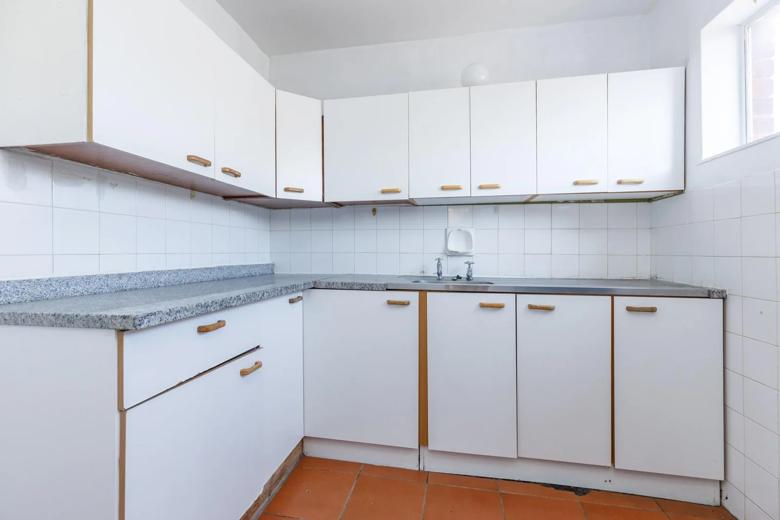 1 bedroom flat with open balcony in Glenwood