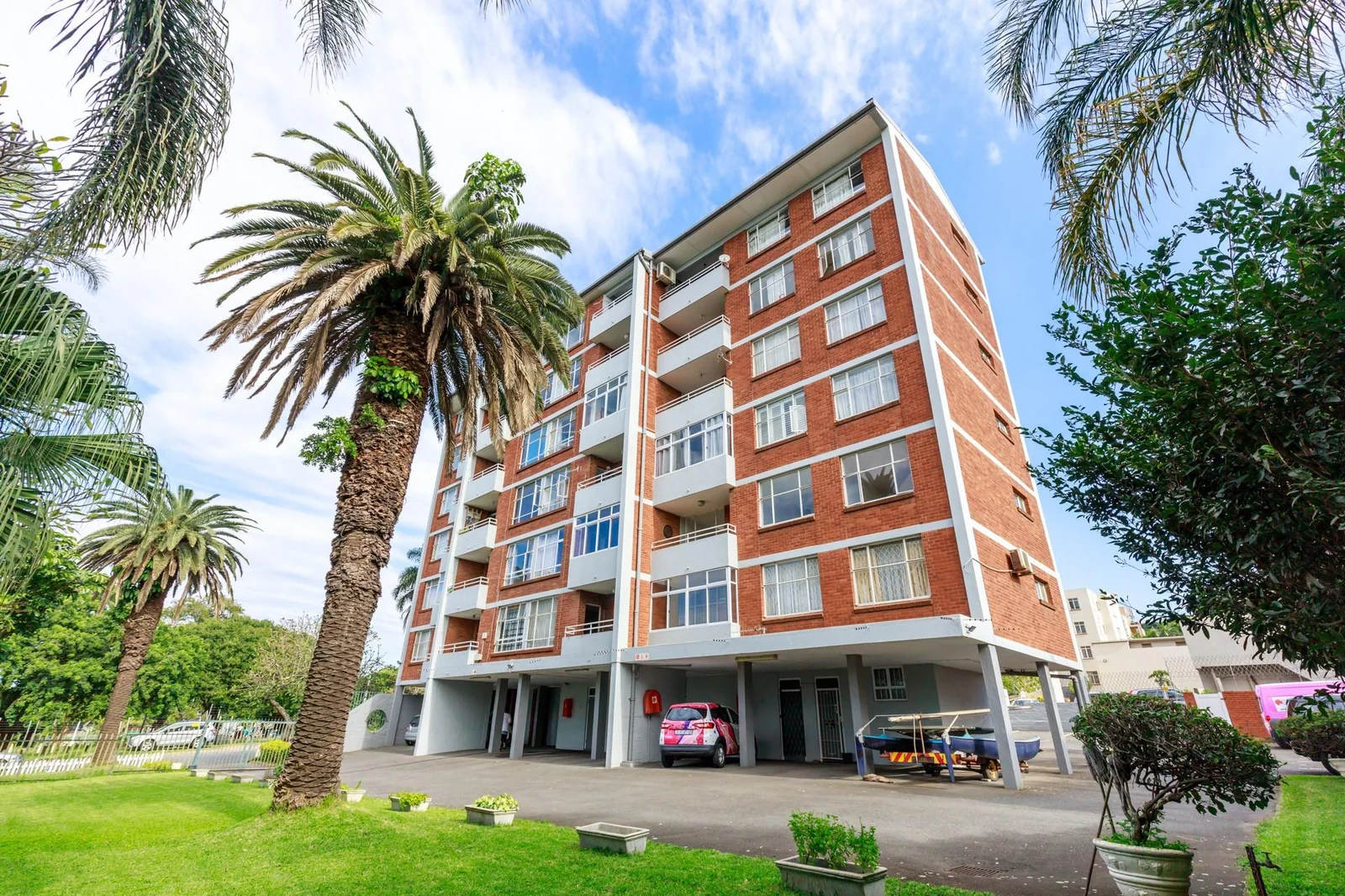 1 bedroom flat with open balcony in Glenwood