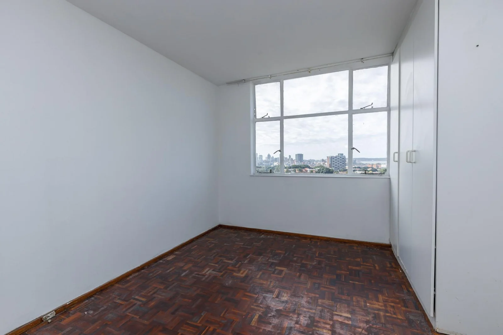 1 bedroom flat with open balcony in Glenwood