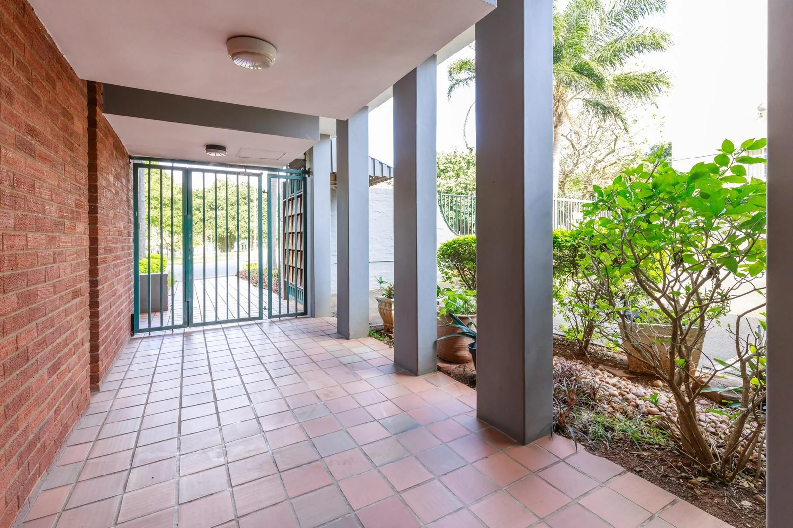 1 bedroom flat with open balcony in Glenwood