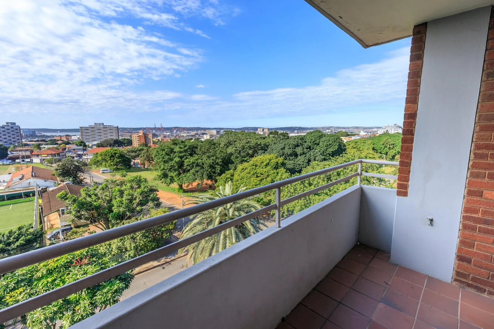 1 bedroom flat with open balcony in Glenwood