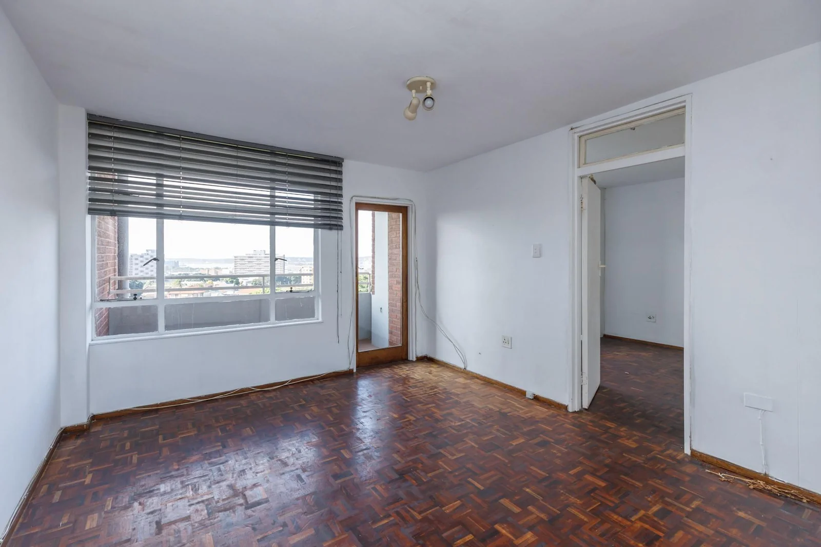 1 bedroom flat with open balcony in Glenwood