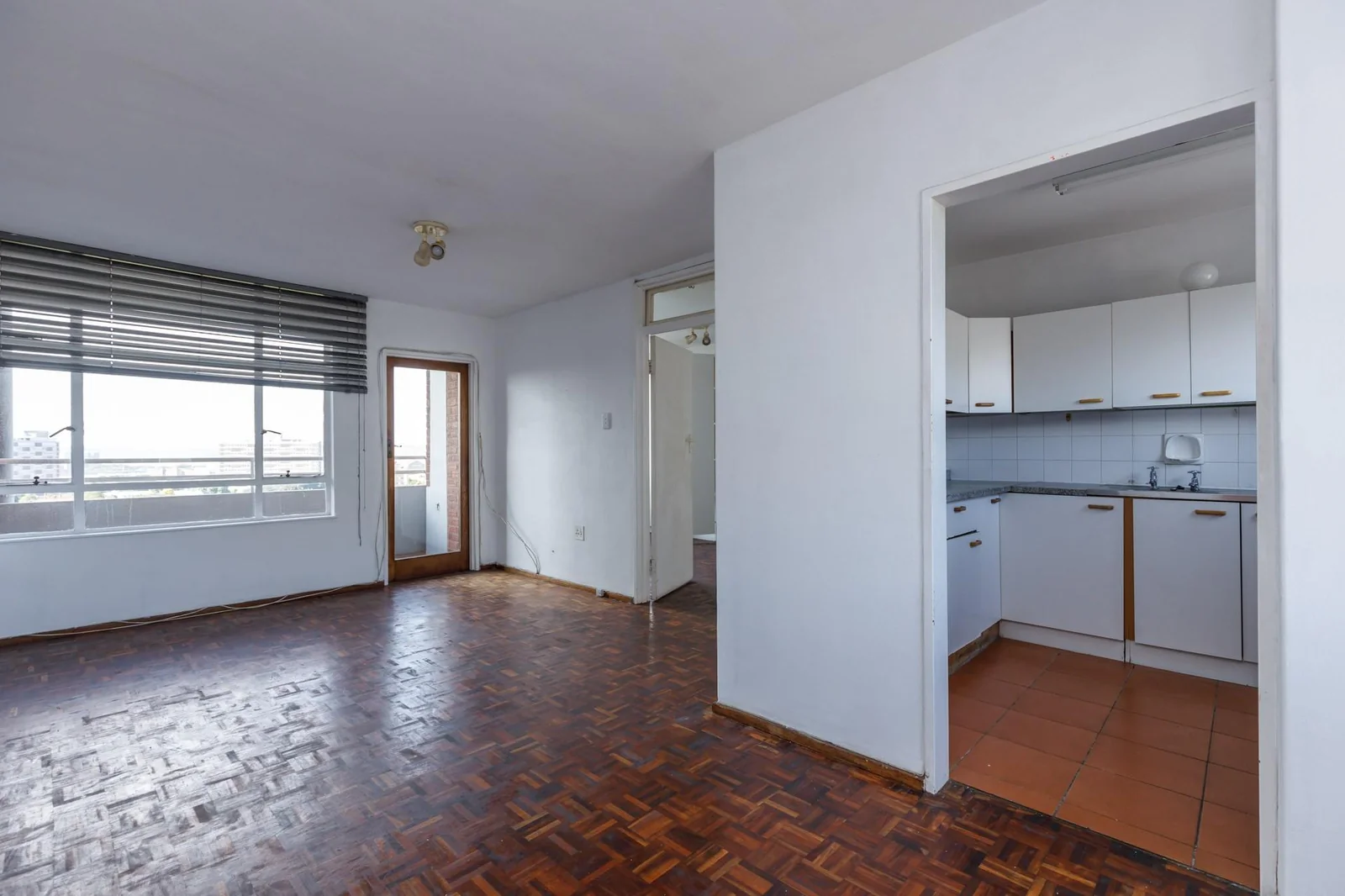 1 bedroom flat with open balcony in Glenwood