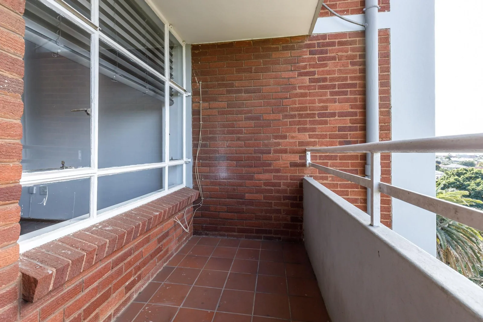 1 bedroom flat with open balcony in Glenwood