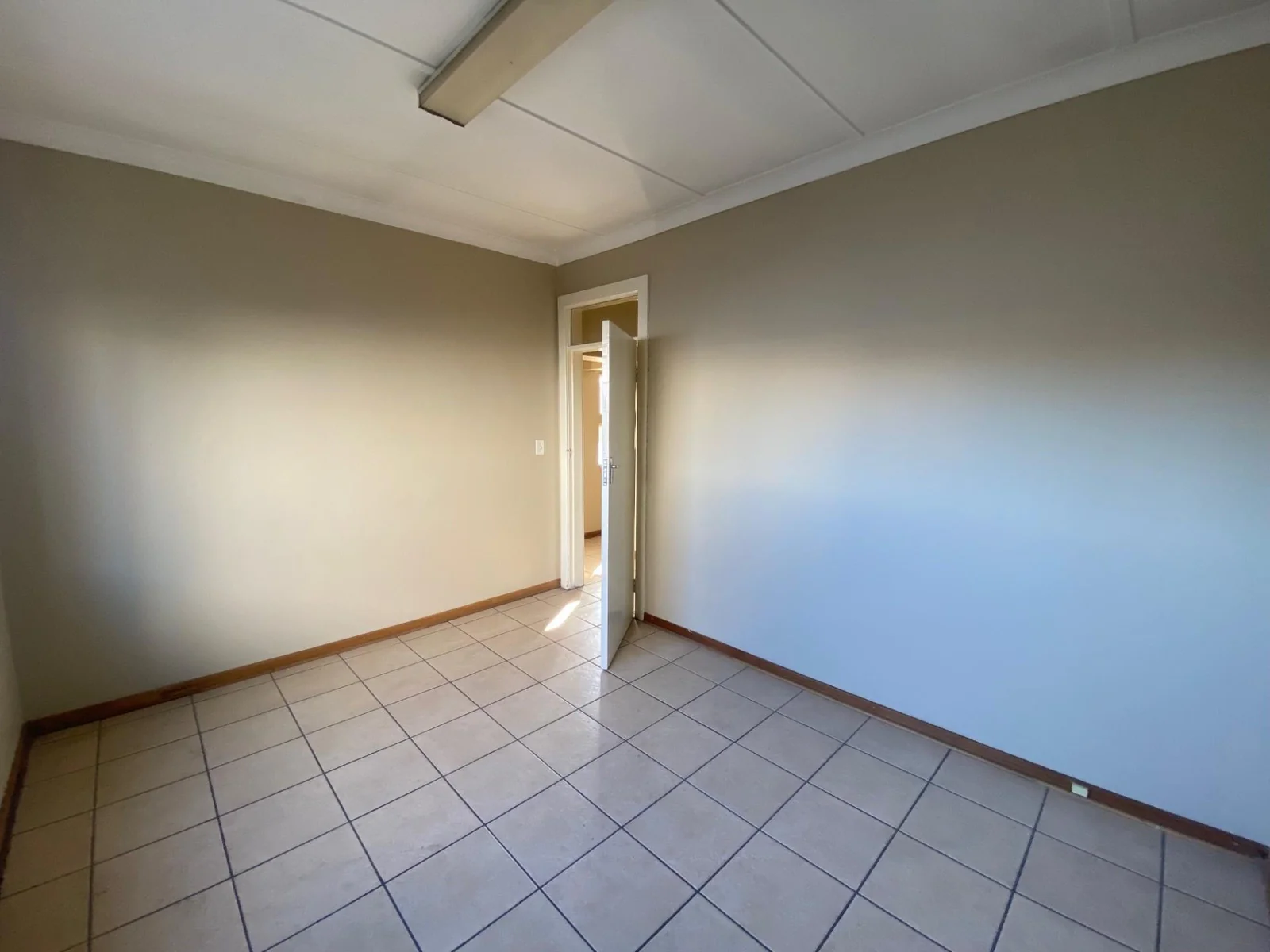 Well-maintained commercial property with 4 units for sale!