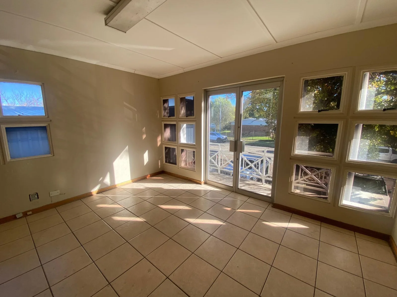 Well-maintained commercial property with 4 units for sale!