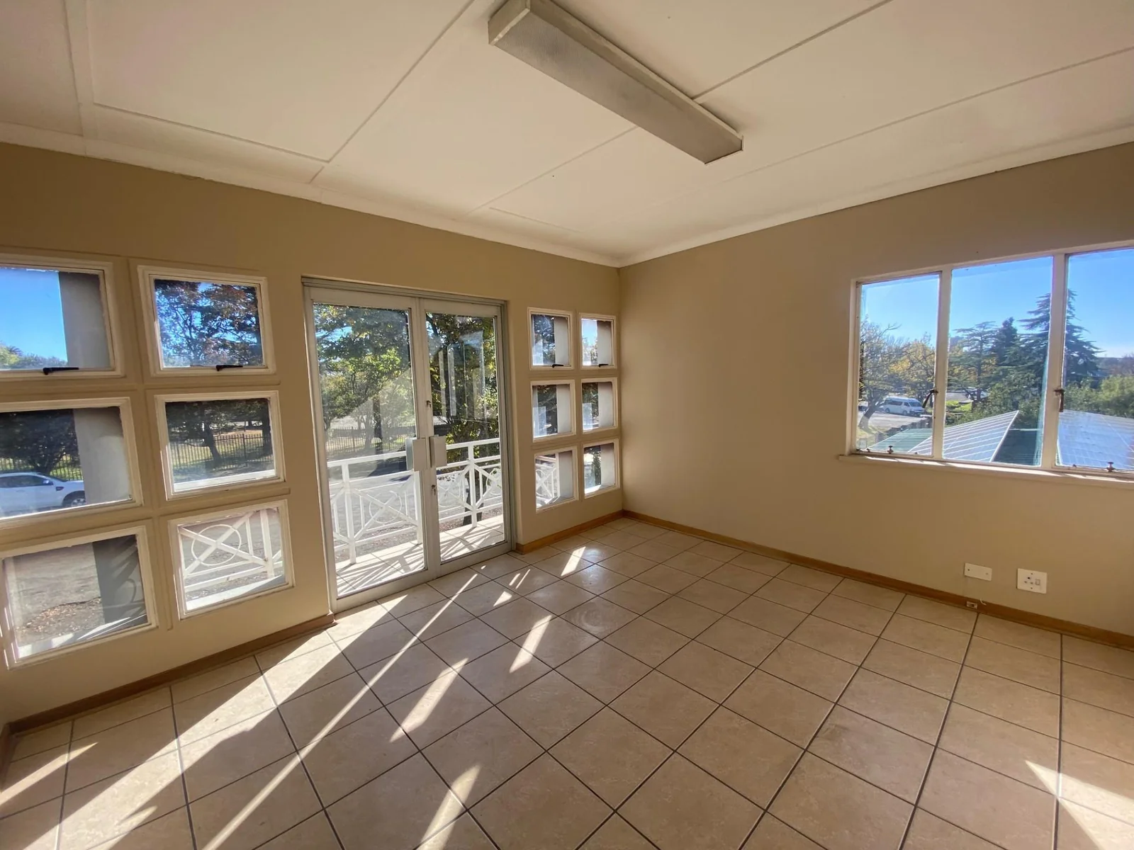 Well-maintained commercial property with 4 units for sale!