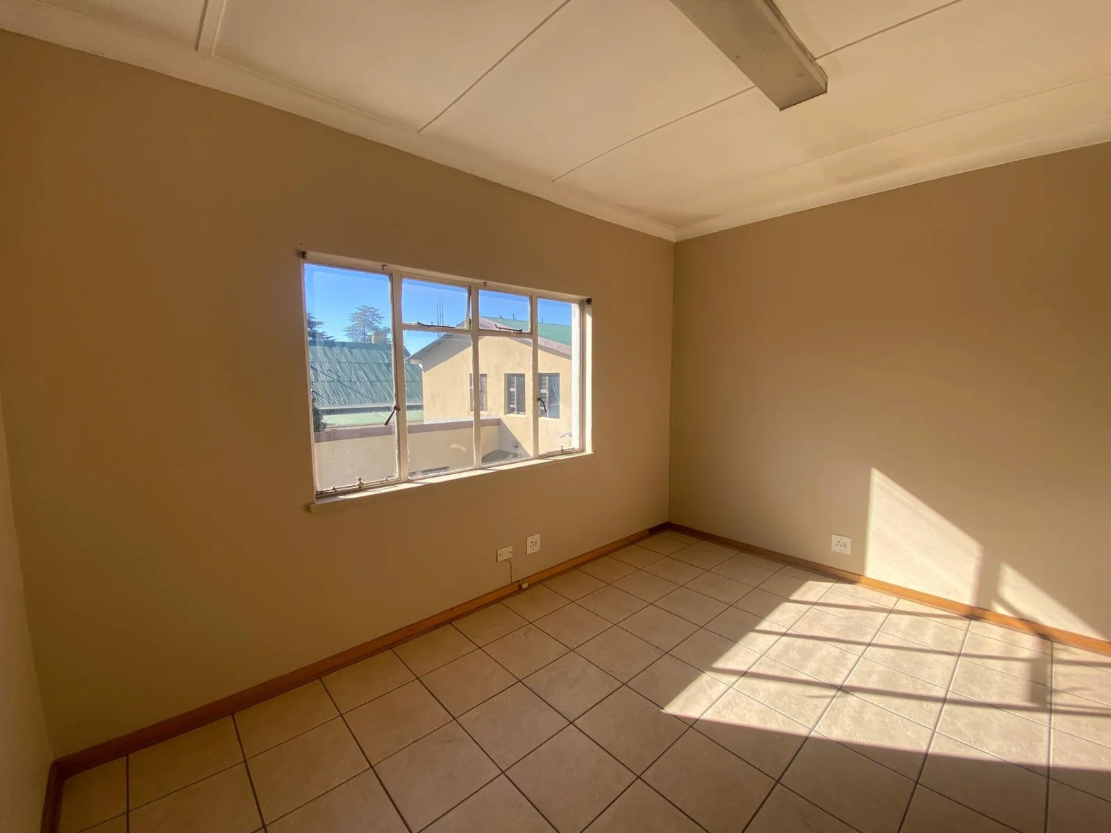 Well-maintained commercial property with 4 units for sale!