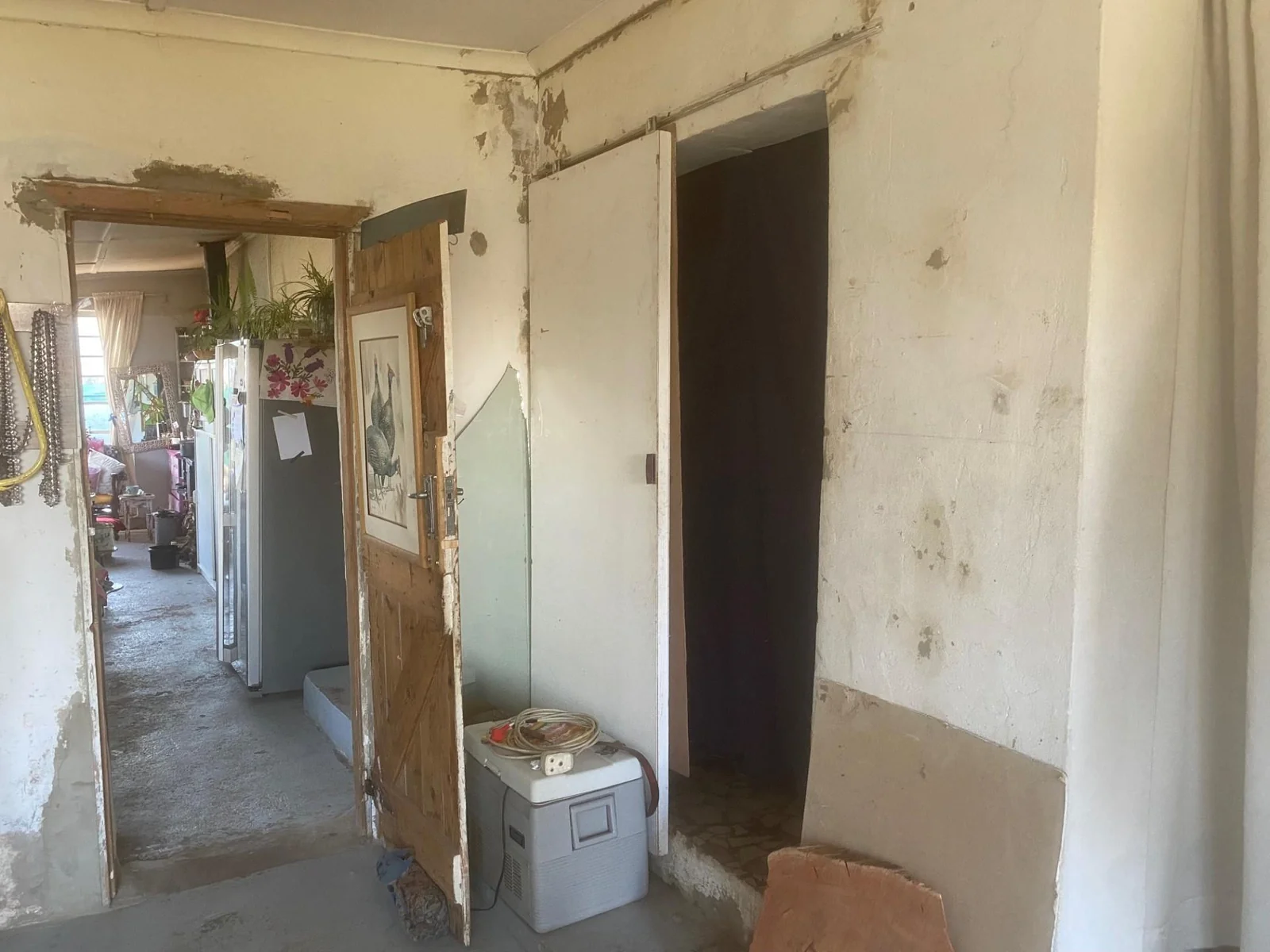 Family home and flatlet on two separate stands!