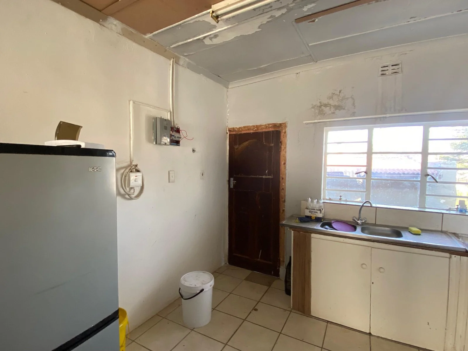 Family home and flatlet on two separate stands!