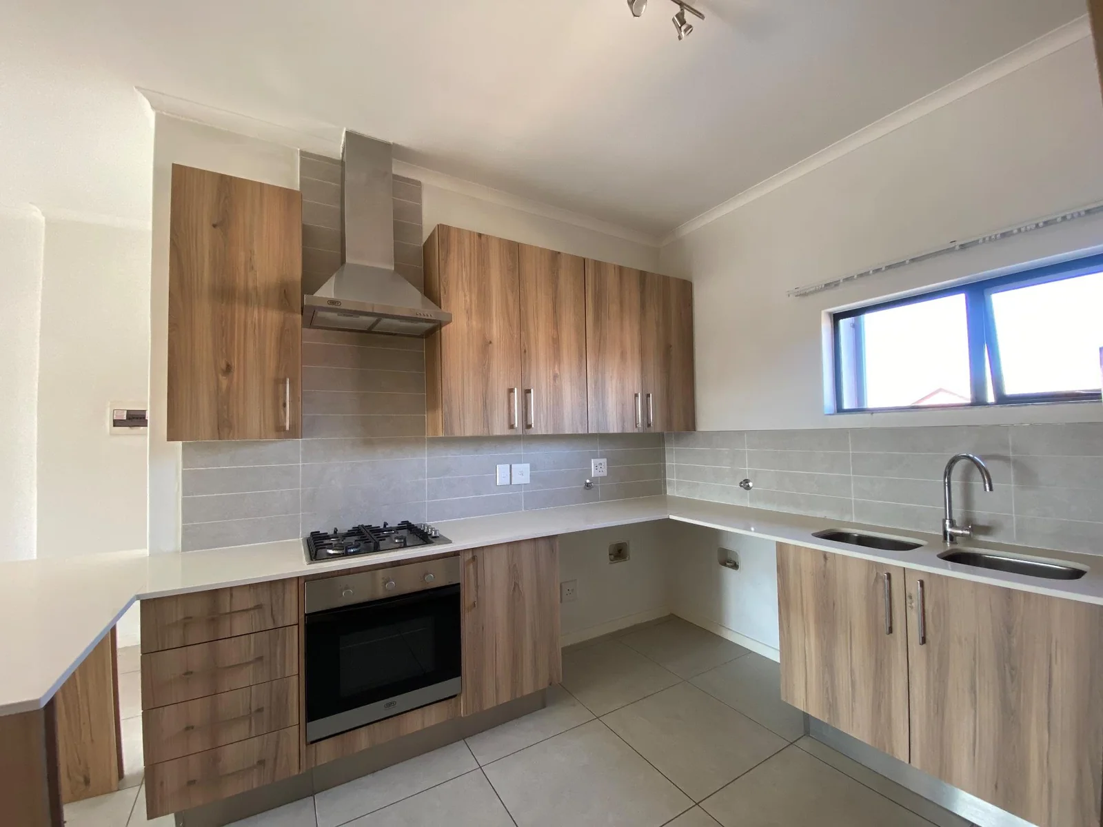 2 Bedroom Modern Apartment To Let in Hereford Estate