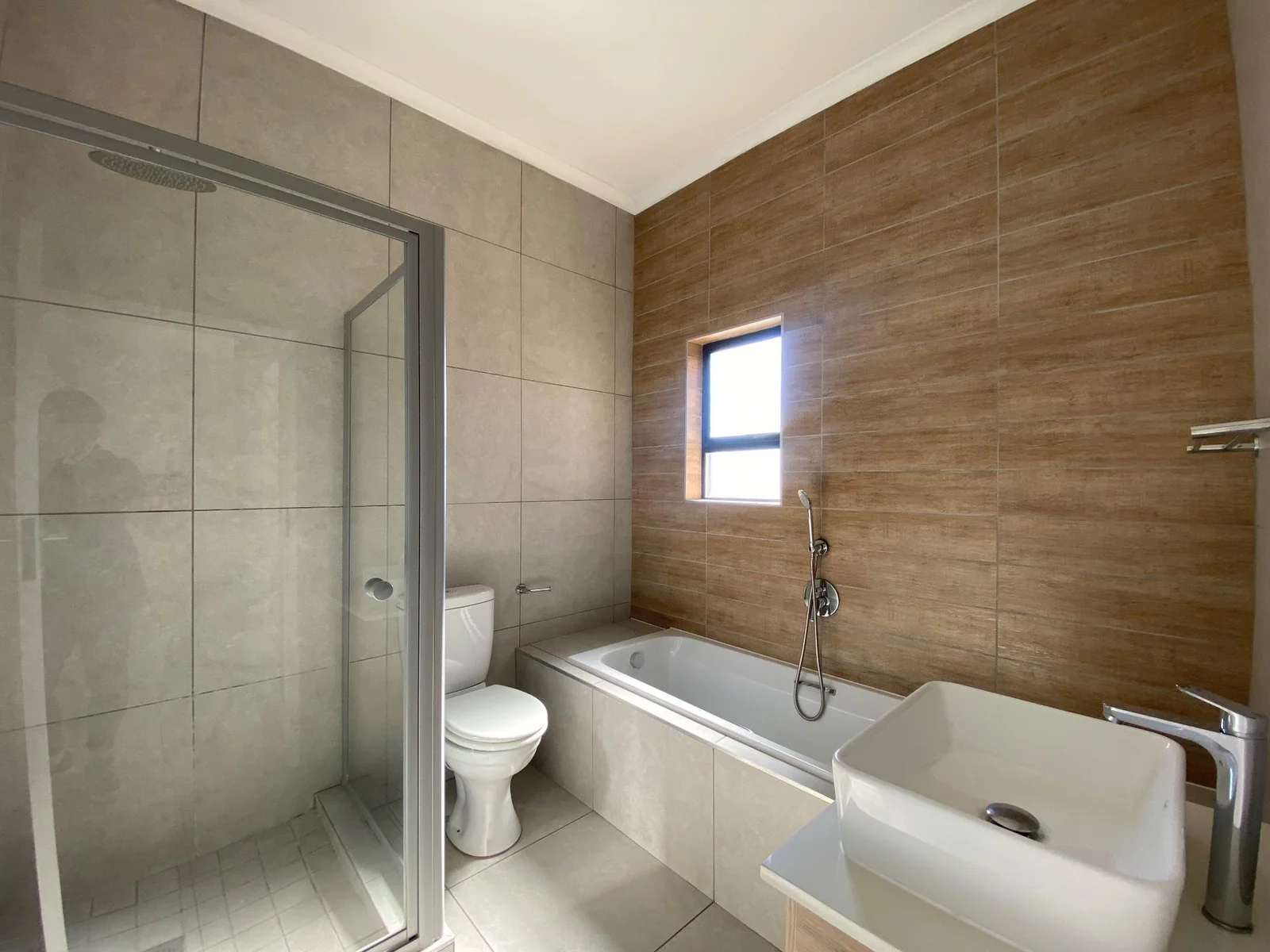 2 Bedroom Modern Apartment To Let in Hereford Estate