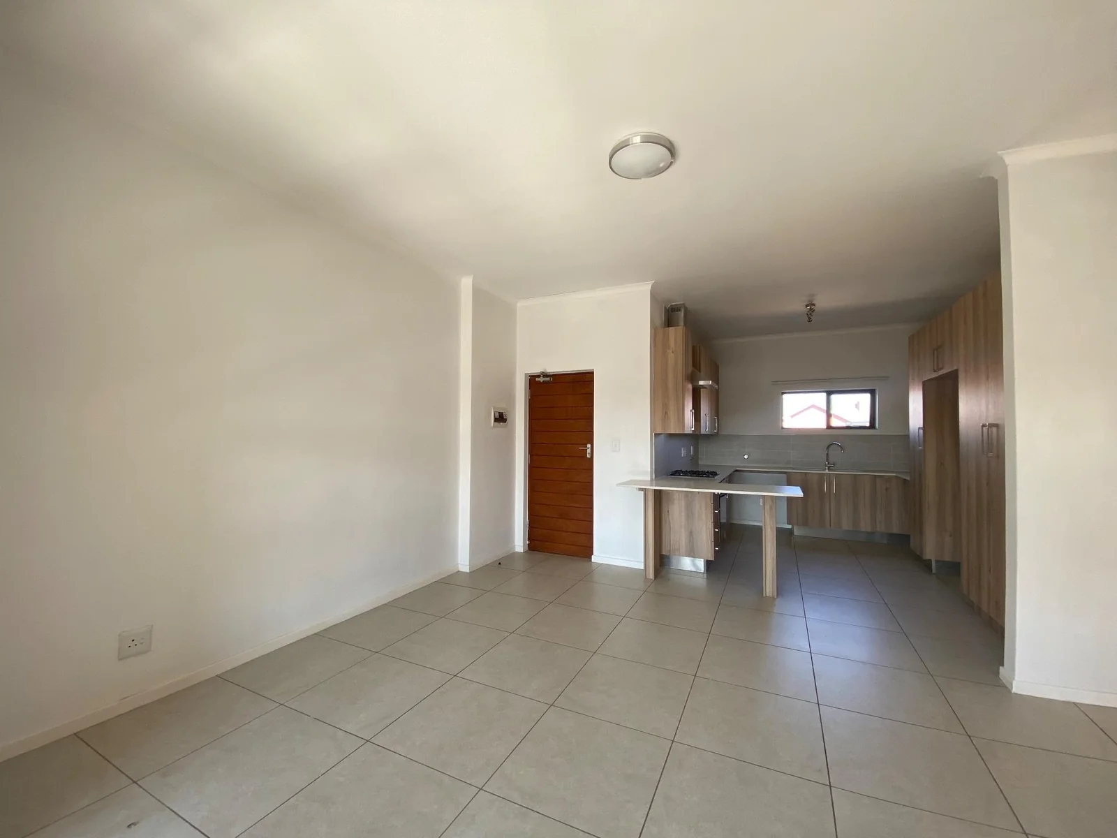 2 Bedroom Modern Apartment To Let in Hereford Estate