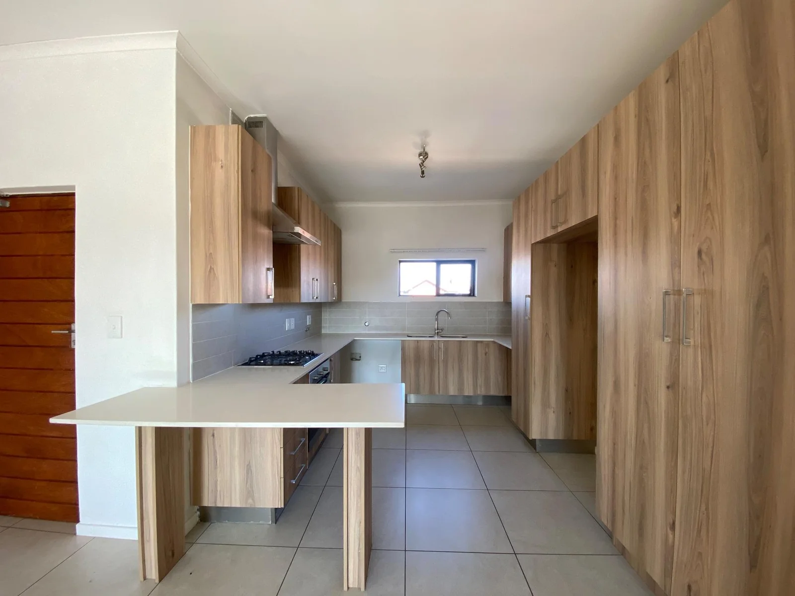 2 Bedroom Modern Apartment To Let in Hereford Estate