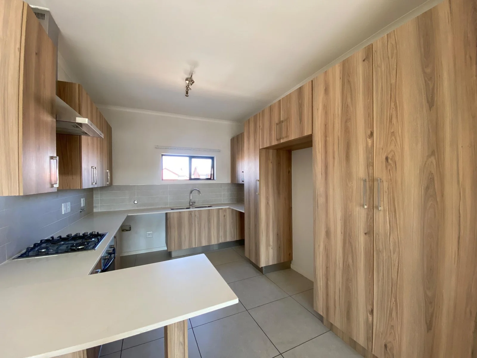 2 Bedroom Modern Apartment To Let in Hereford Estate