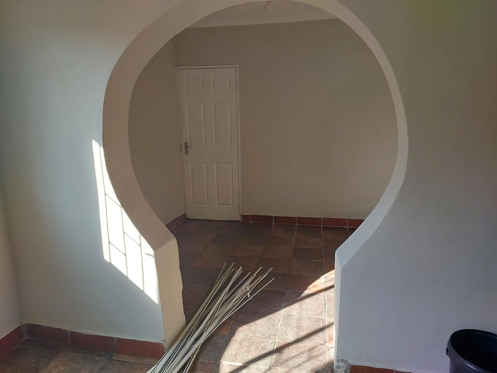 House with bachelor pad to let in Three Rivers.