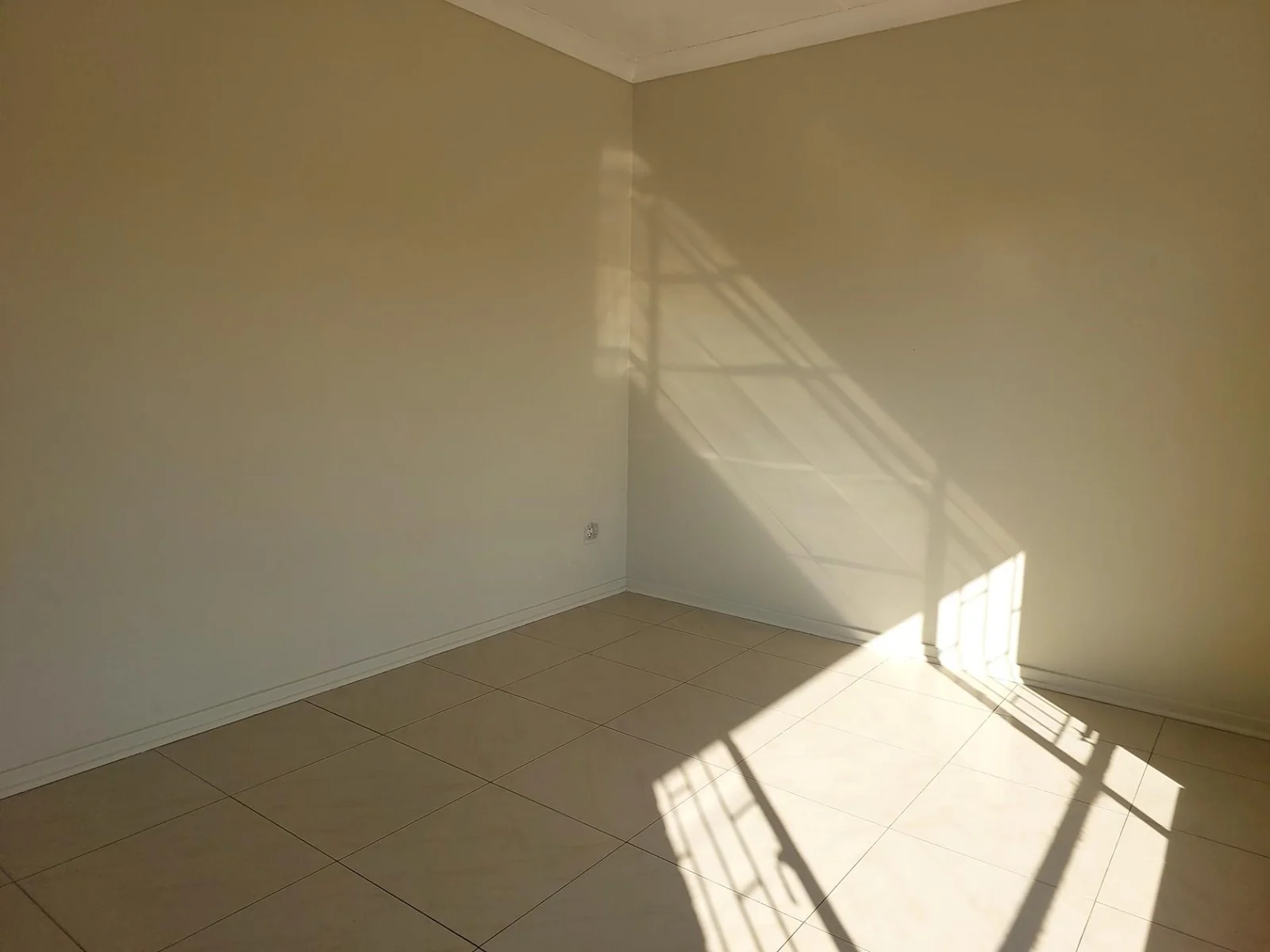 House with bachelor pad to let in Three Rivers.