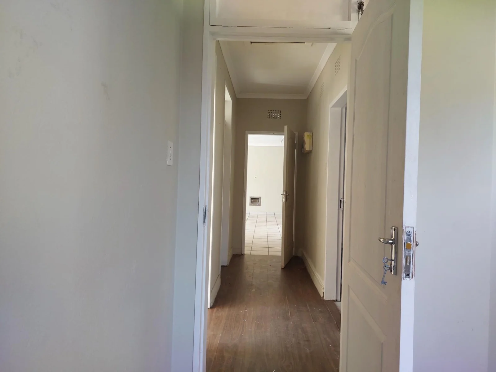 House with bachelor pad to let in Three Rivers.