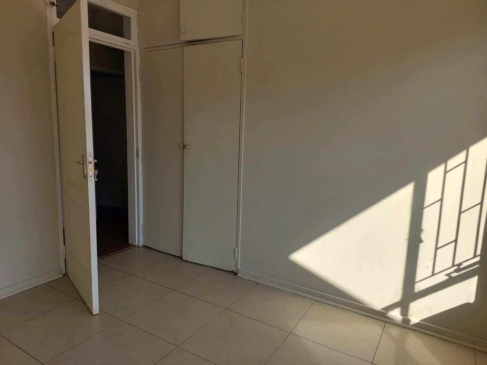 House with bachelor pad to let in Three Rivers.