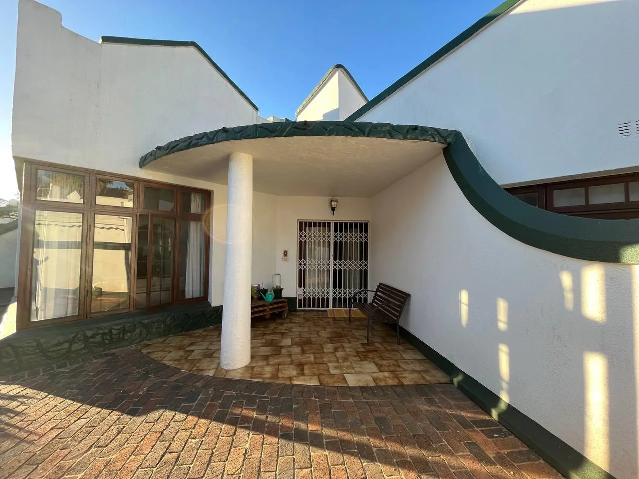 2.5 Bedroom Simplex with private garden for sale in Florida North