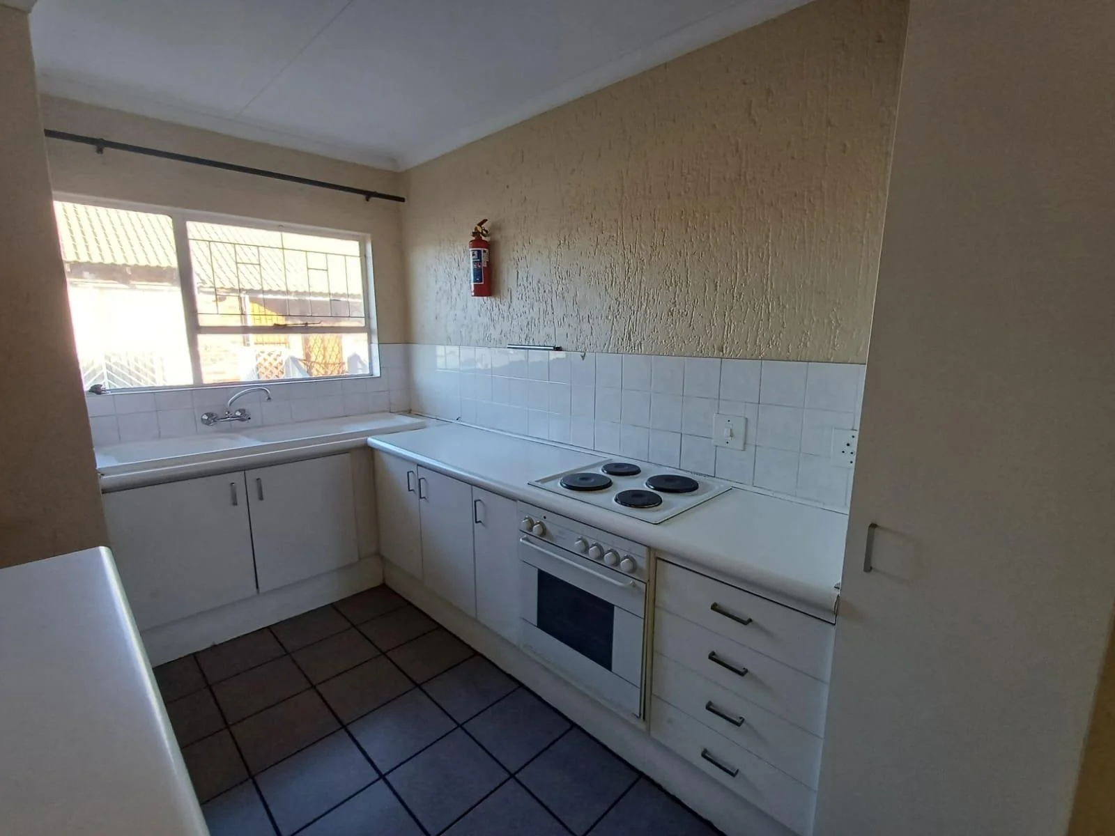 2 Bedroom Apartment available in Pellissier!