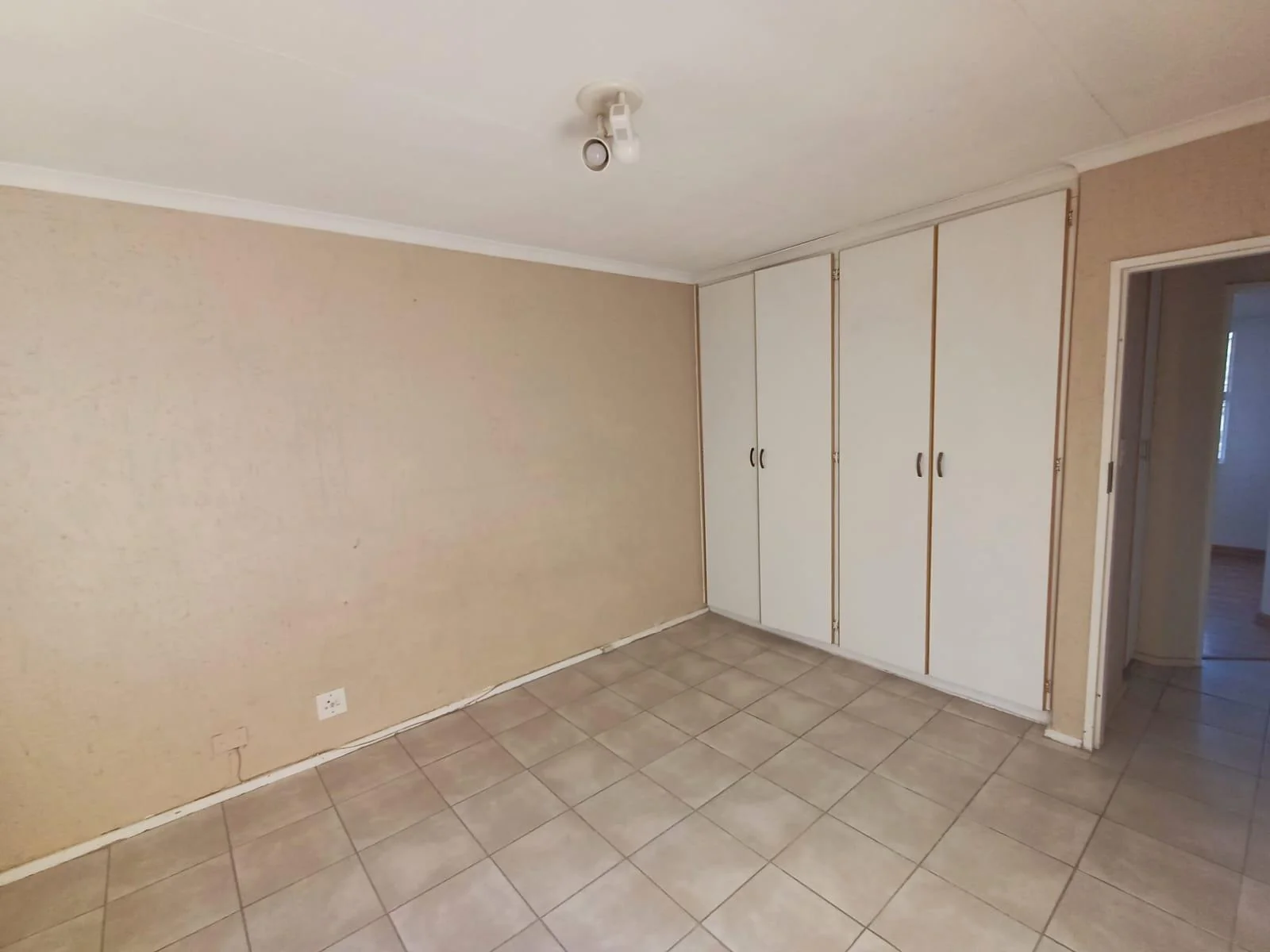 2 Bedroom Apartment available in Pellissier!