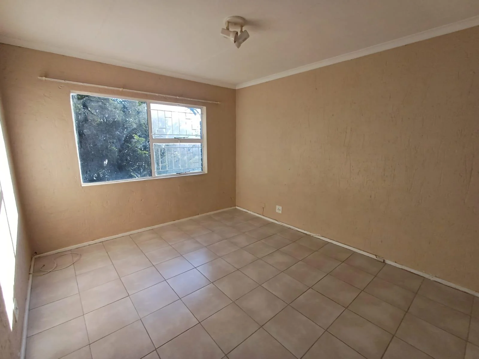 2 Bedroom Apartment available in Pellissier!