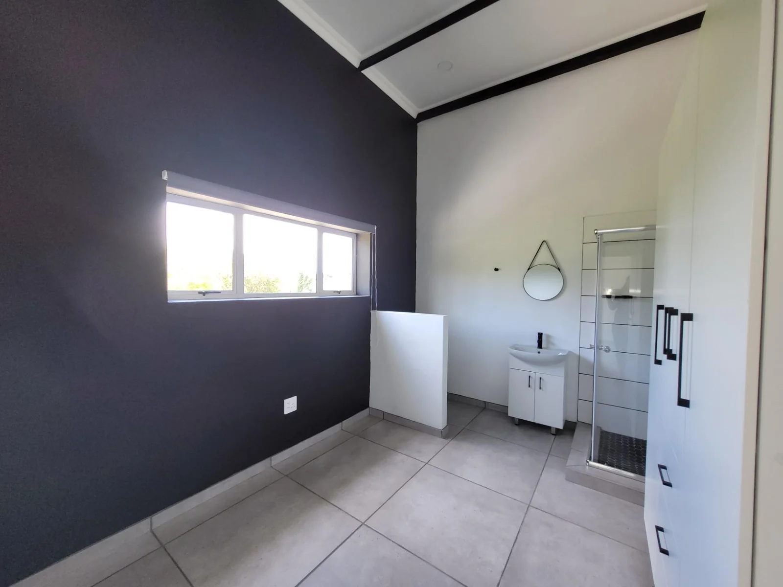 Bachelor flat on Eden smallholdings for rent.