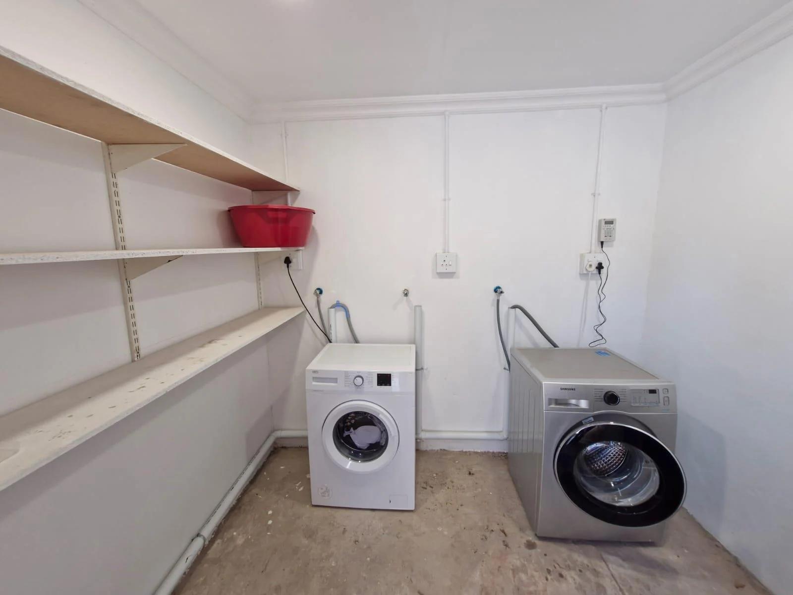 Bachelor flat on Eden smallholdings for rent.
