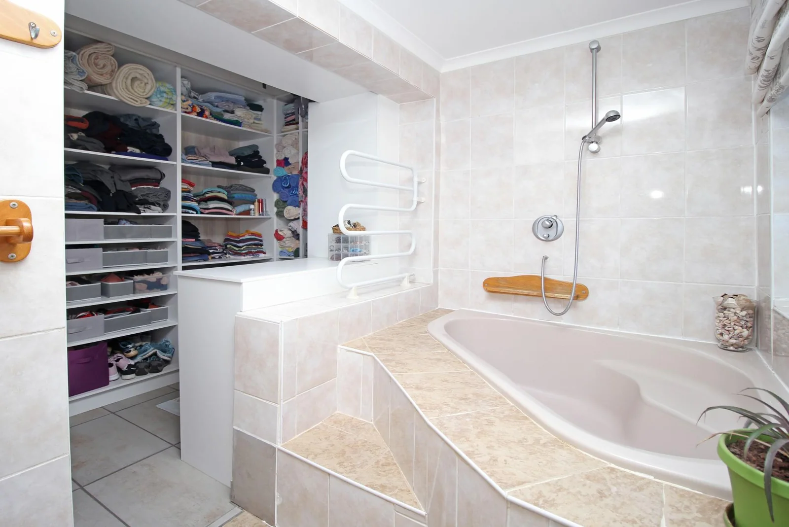 Stunning 5-Bedroom Family Home in Roodekrans with Breathtaking Views!