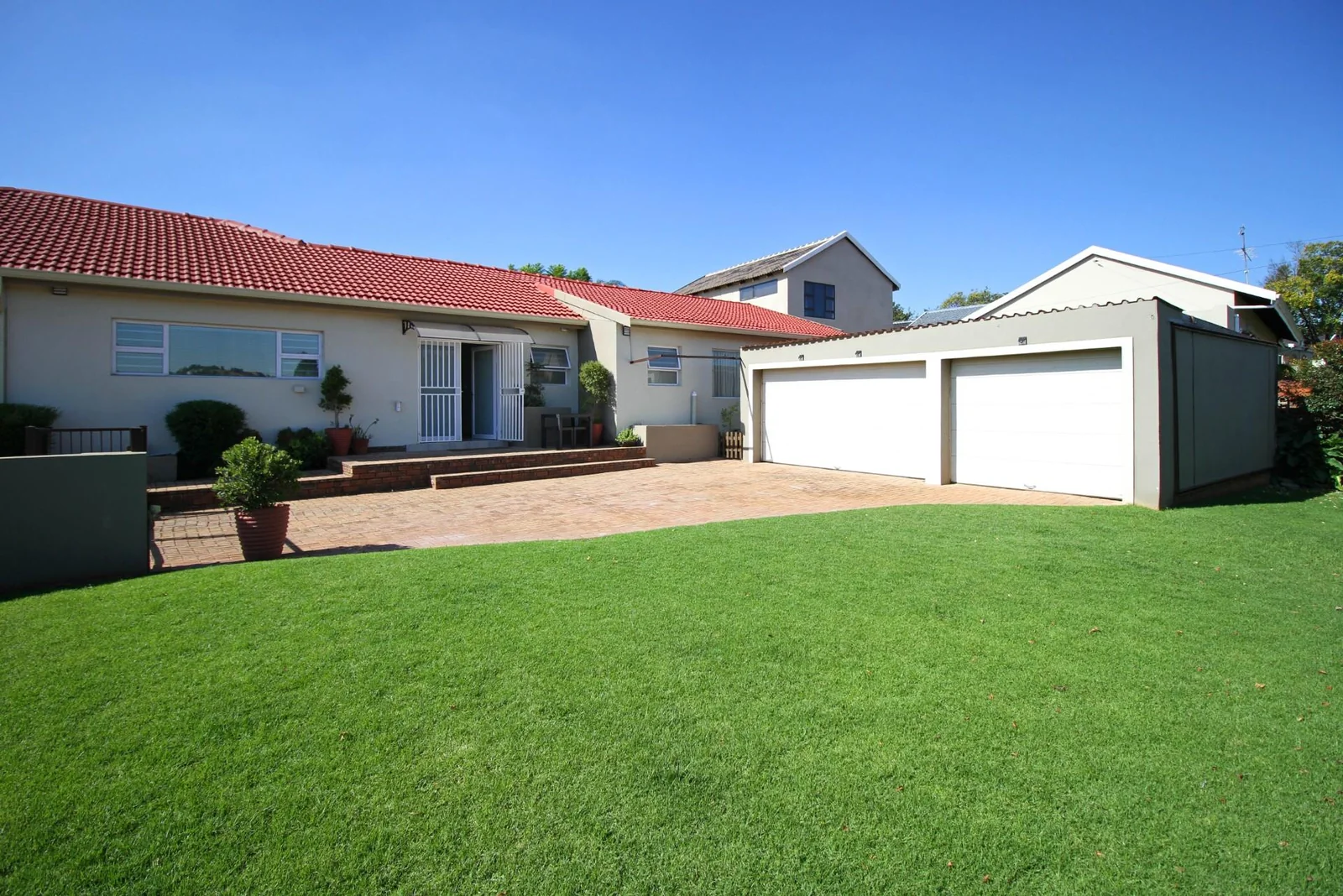 Stunning 5-Bedroom Family Home in Roodekrans with Breathtaking Views!