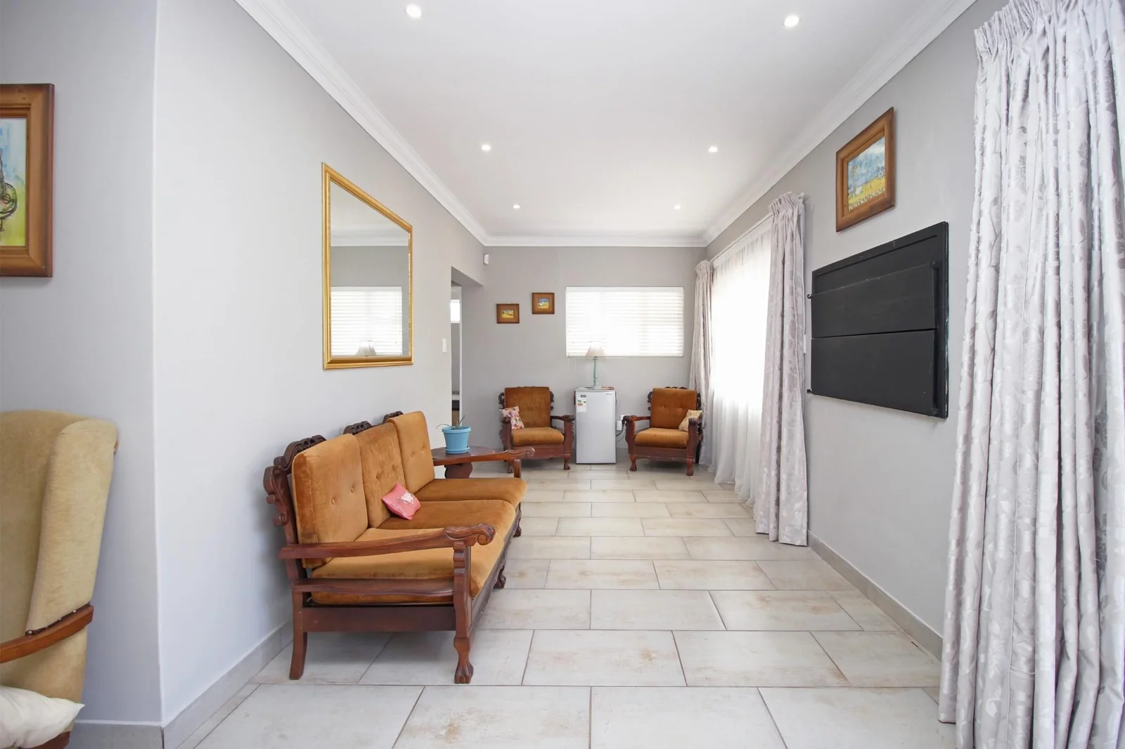 Stunning 5-Bedroom Family Home in Roodekrans with Breathtaking Views!