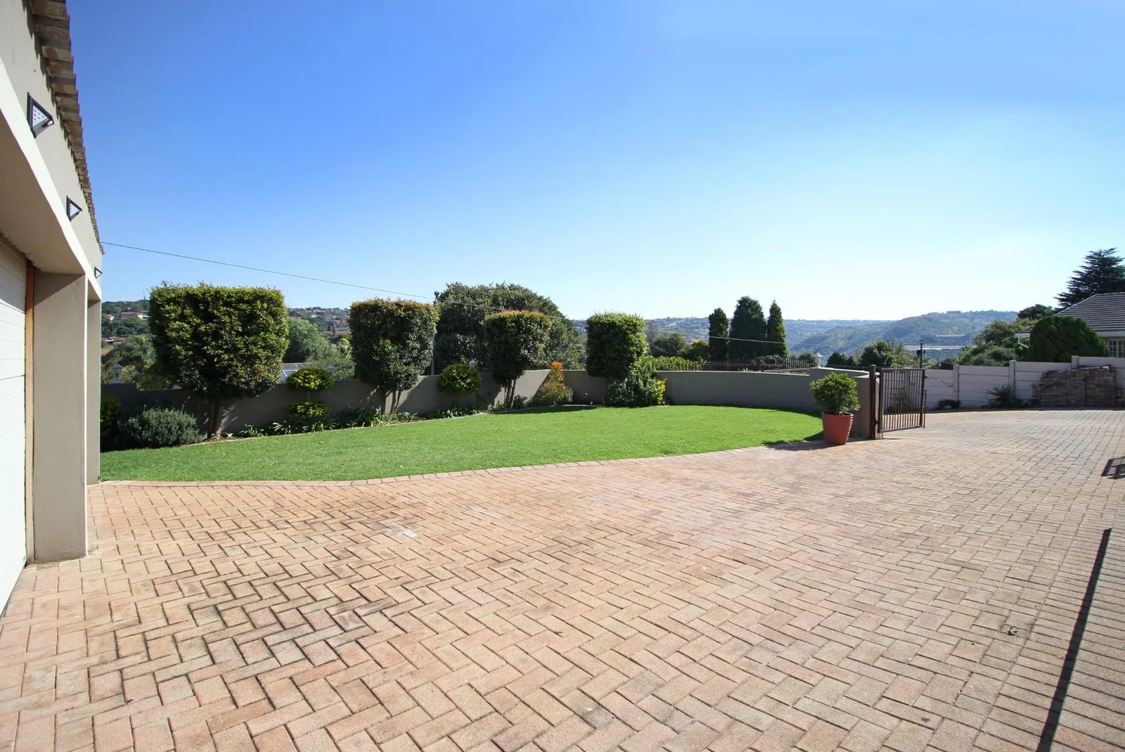 Stunning 5-Bedroom Family Home in Roodekrans with Breathtaking Views!