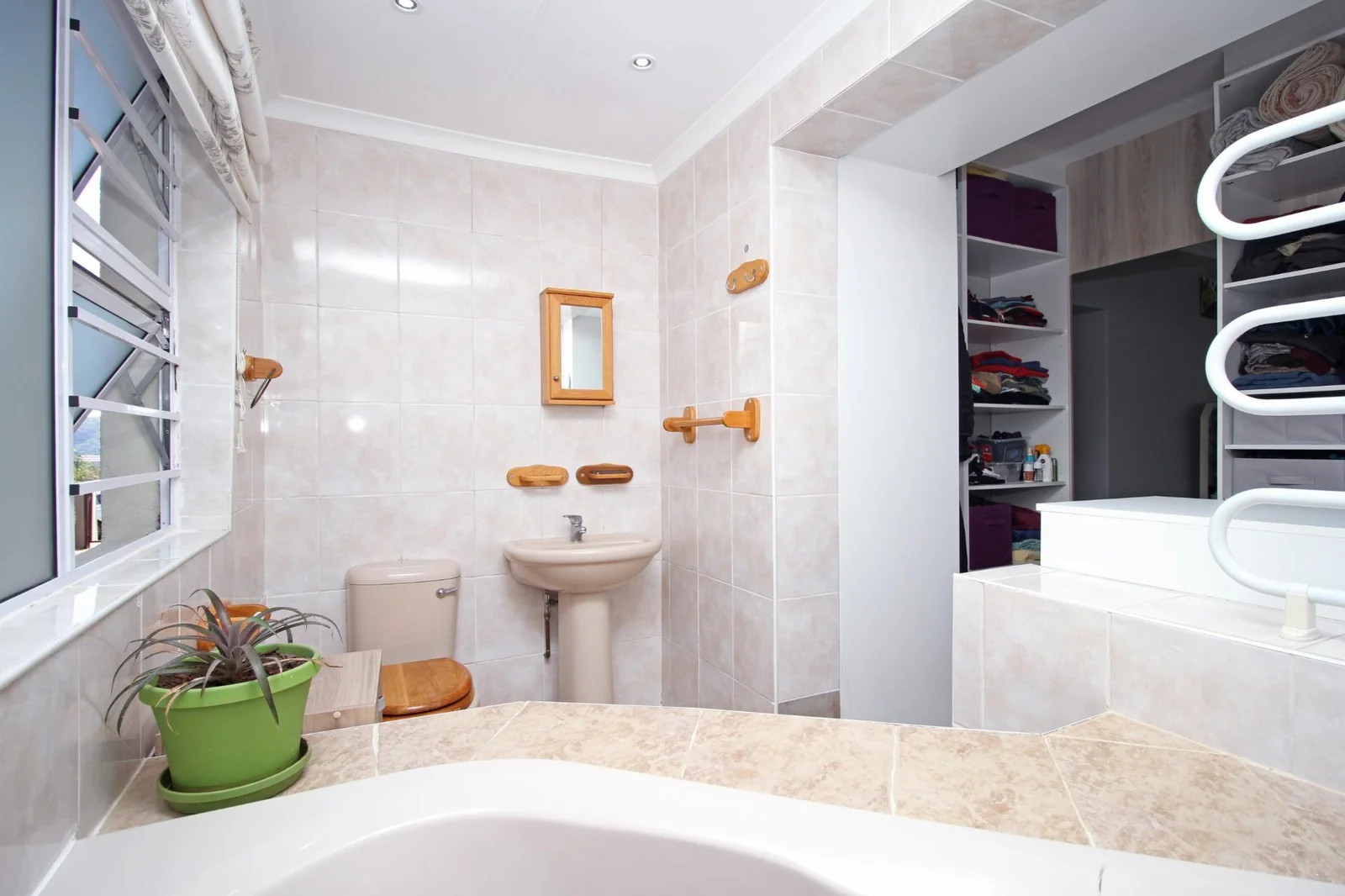 Stunning 5-Bedroom Family Home in Roodekrans with Breathtaking Views!