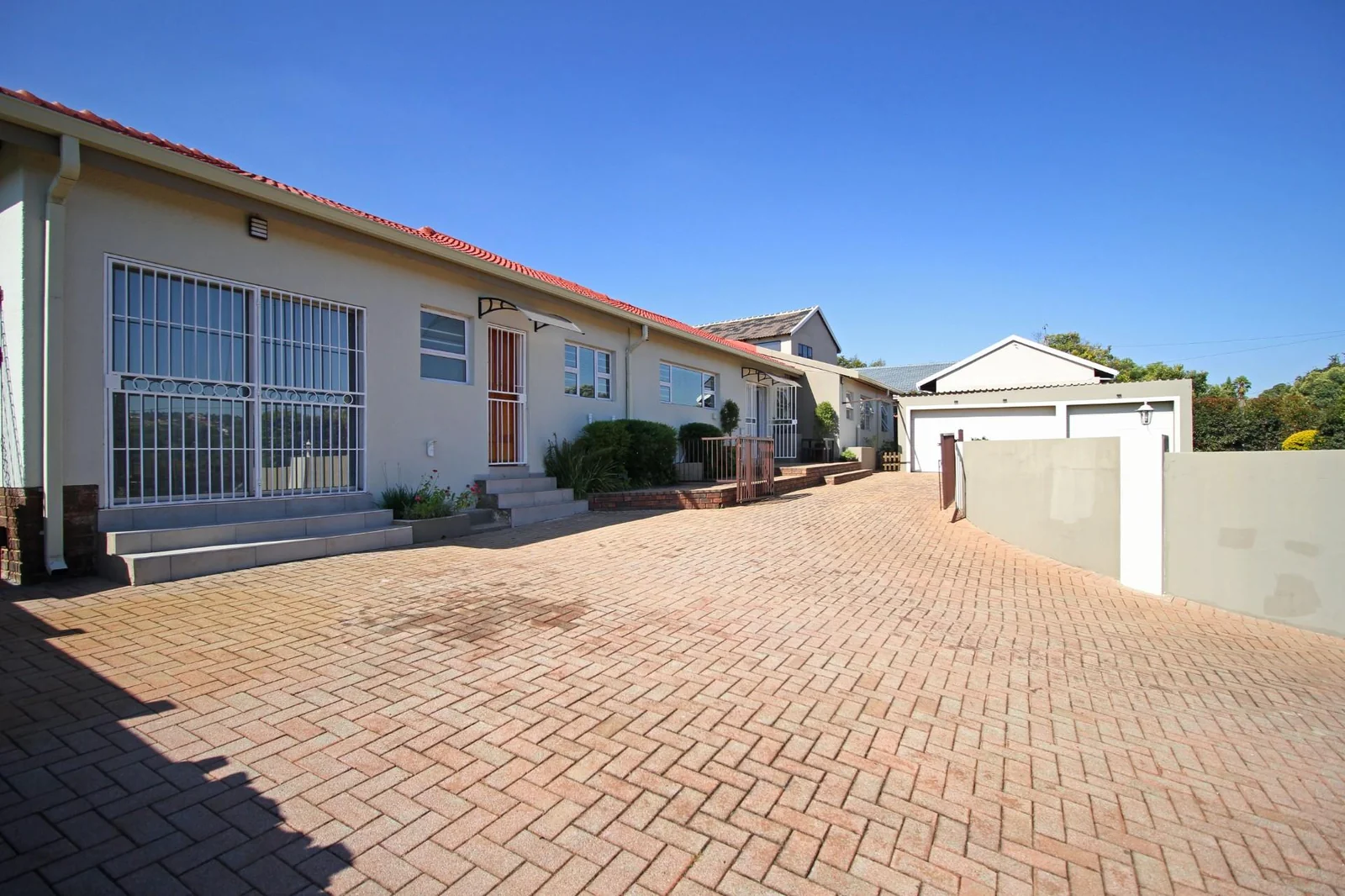 Stunning 5-Bedroom Family Home in Roodekrans with Breathtaking Views!