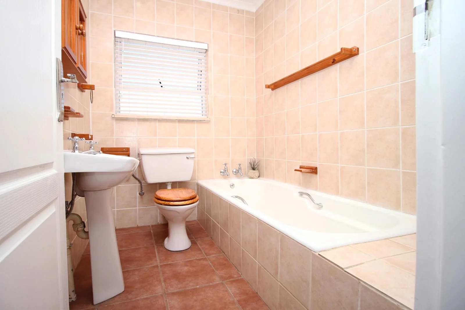 Stunning 5-Bedroom Family Home in Roodekrans with Breathtaking Views!